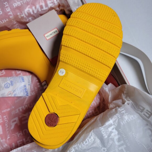 Hunter Women's Original Chelsea Boots in Yellow - Picture 2 of 9